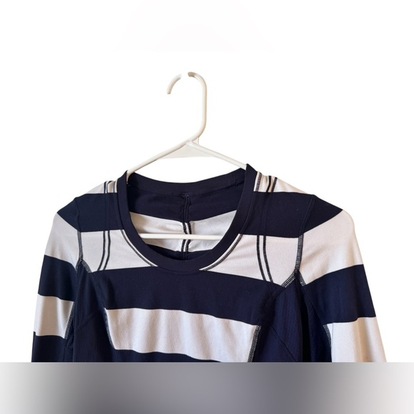 Lululemon Run: Switch Back Long Sleeve  Size 4 - Picture 12 of 13